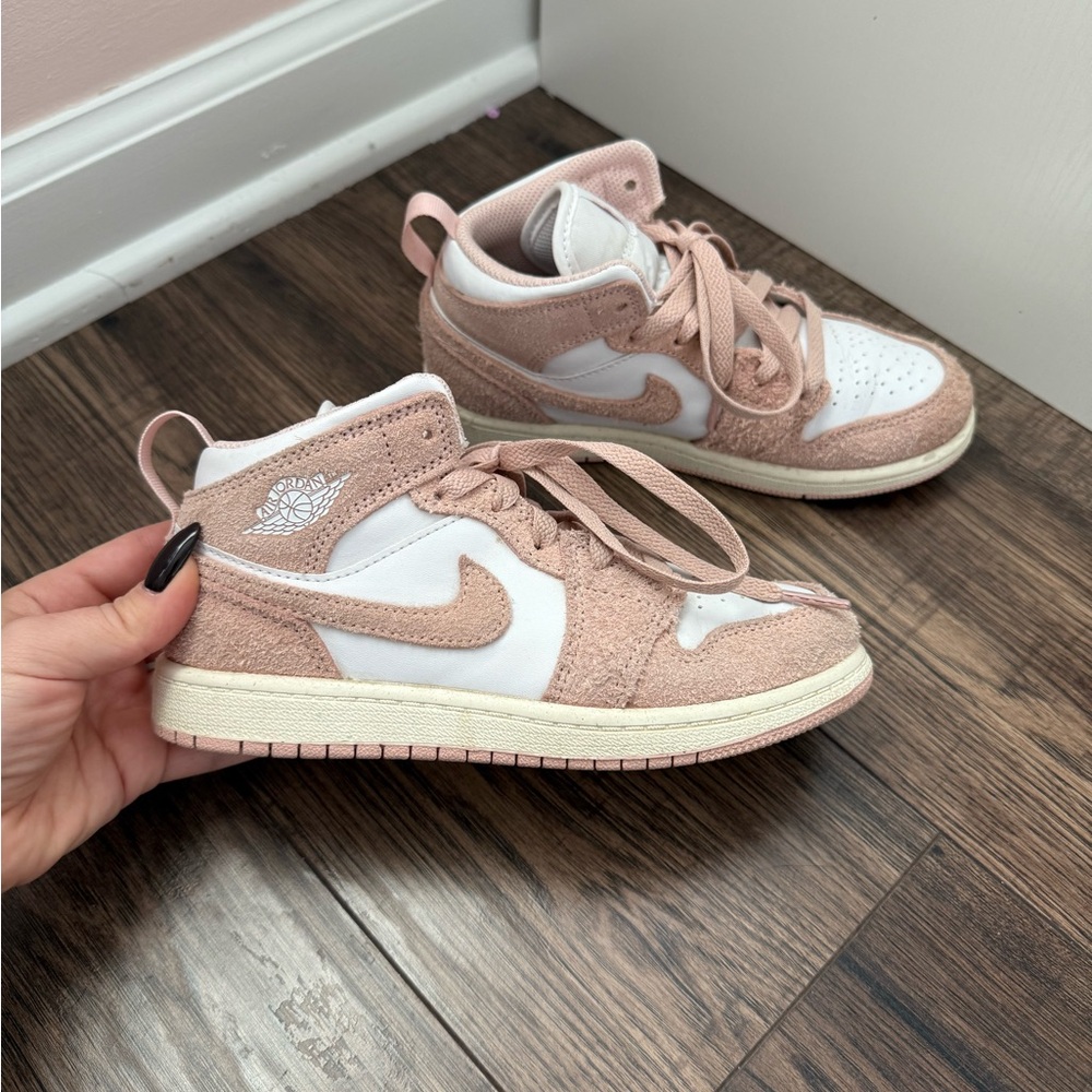 Air Jordan 1 Mid Legend Pink